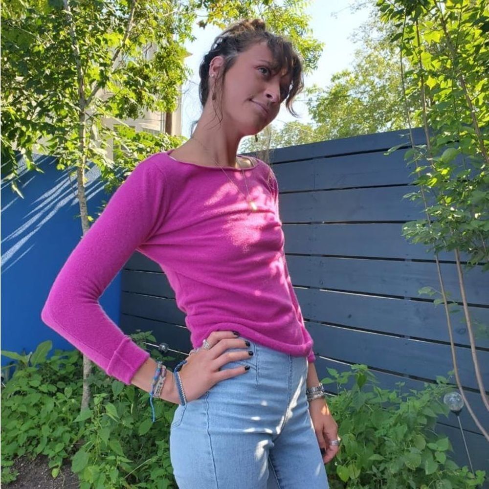 Kier+J hot pink 100% cashmere sweater with crew neck size XS